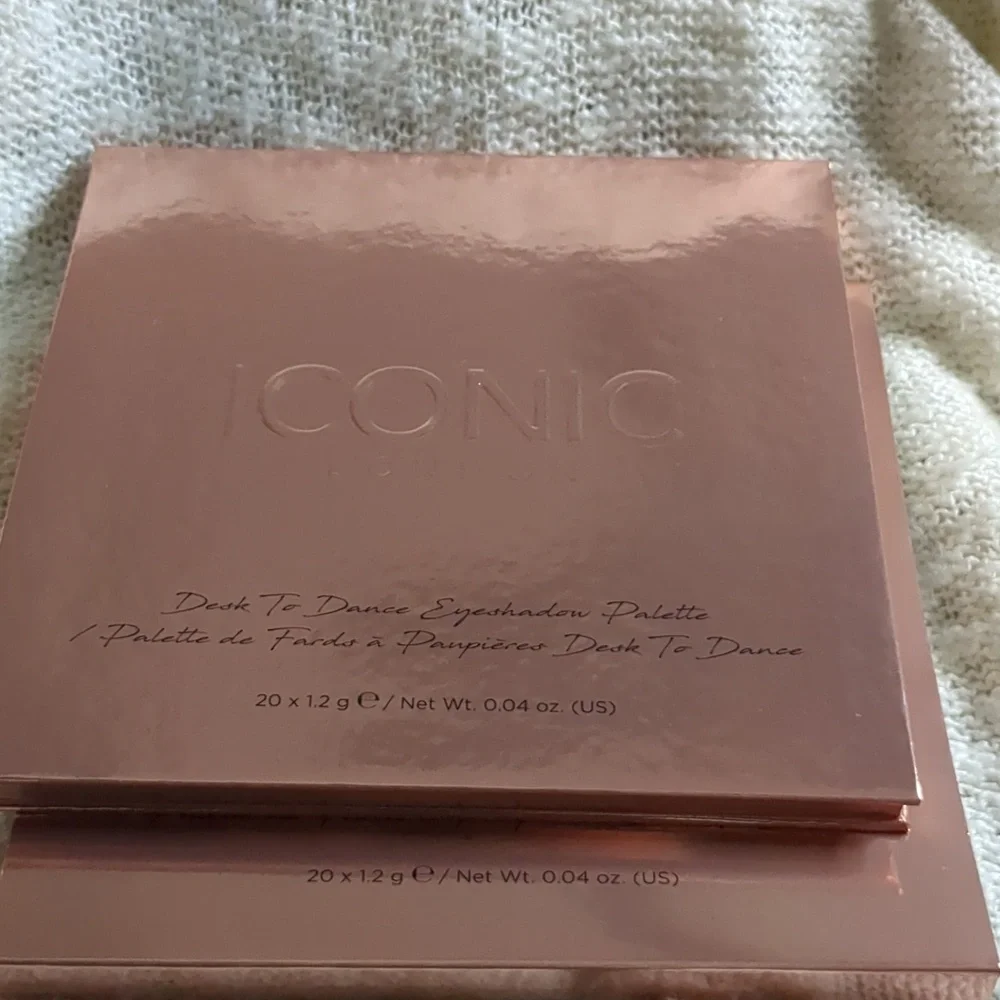 Iconic LONDON Desk To Dance Eyeshadow Palette, 20 x1.2g/0.04oz